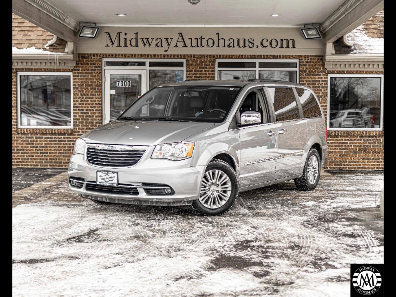 Used 2015 Chrysler Town & Country Touring-L w/ Driver Convenience Group image 1
