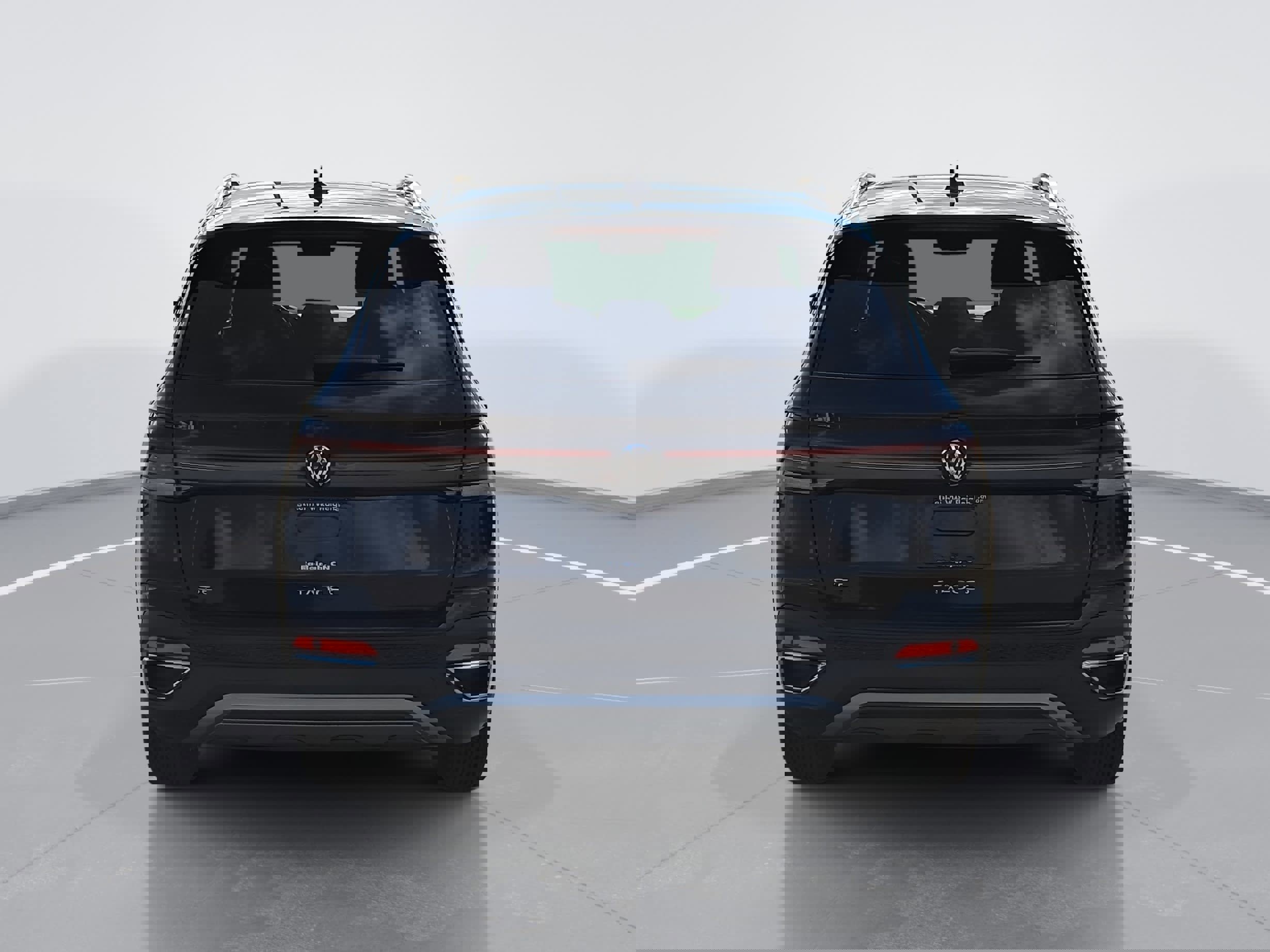 Used 2025 Volkswagen Taos SE w/ Panoramic Sunroof Package image 4