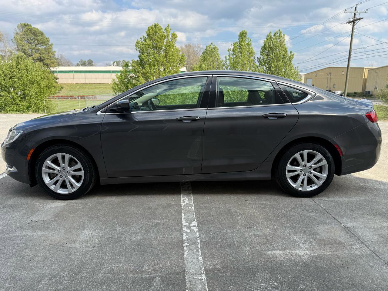 Used 2015 Chrysler 200 Limited w/ Convenience Group image 8