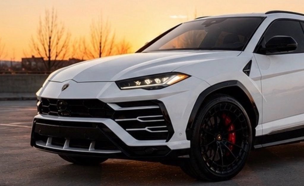 Used 2019 Lamborghini Urus AWD/4WD image 3