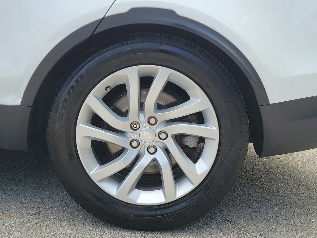 Used 2017 Land Rover Discovery SE AWD/4WD image 12
