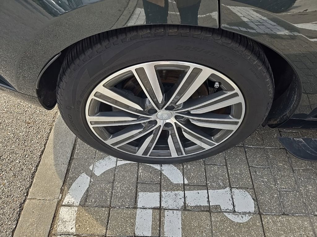 Used 2023 Land Rover Range Rover Long Wheelbase SE image 13