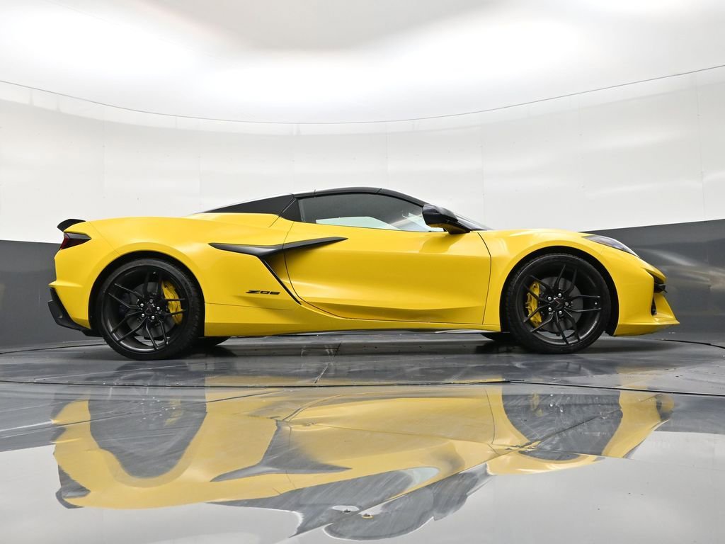 Used 2025 Chevrolet Corvette Z06 image 25