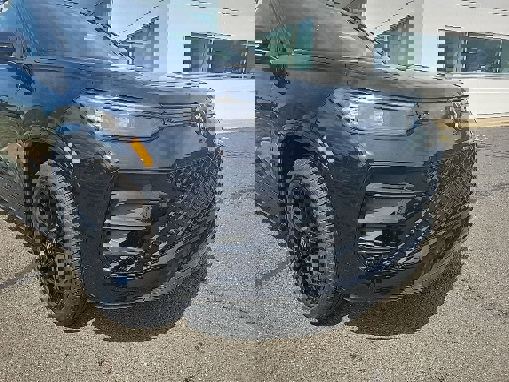 New 2025 Volkswagen Tiguan SE R-Line image 2