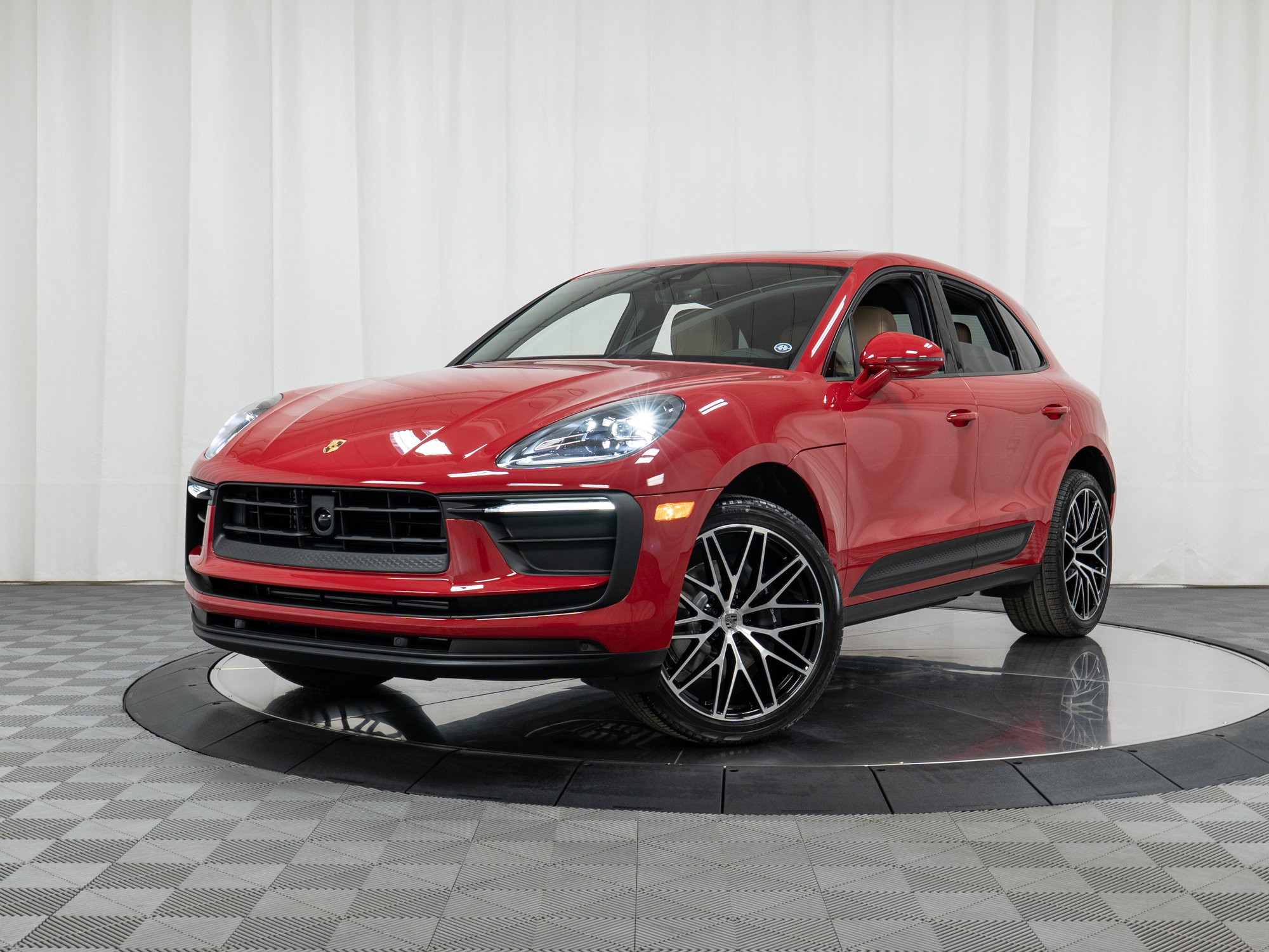Used 2025 Porsche Macan image 29