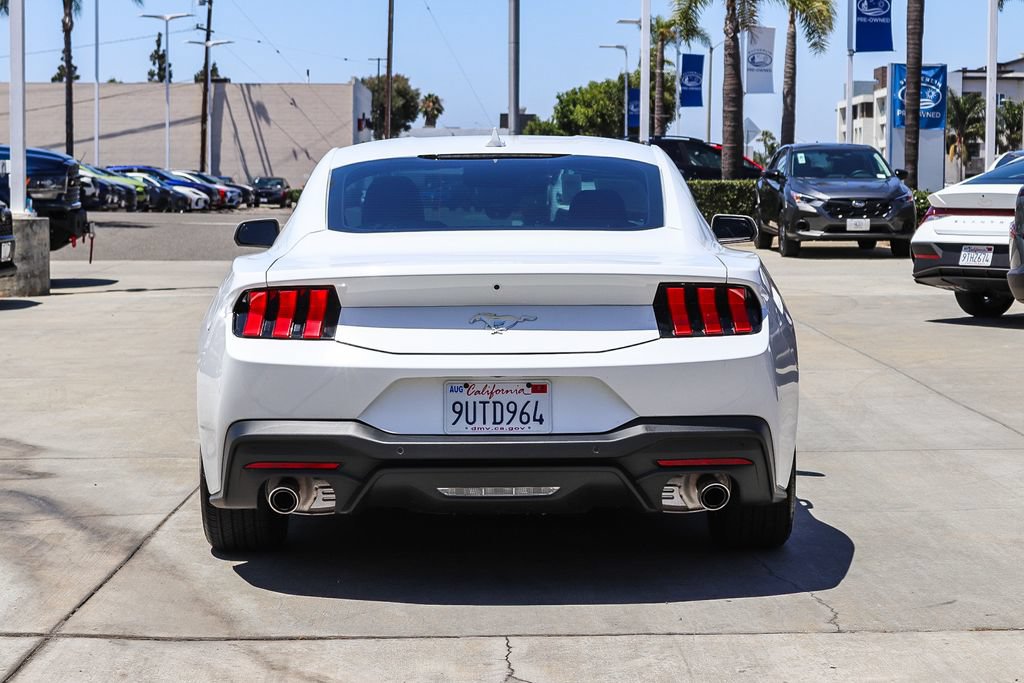 Used 2025 Ford Mustang Coupe RWD image 6