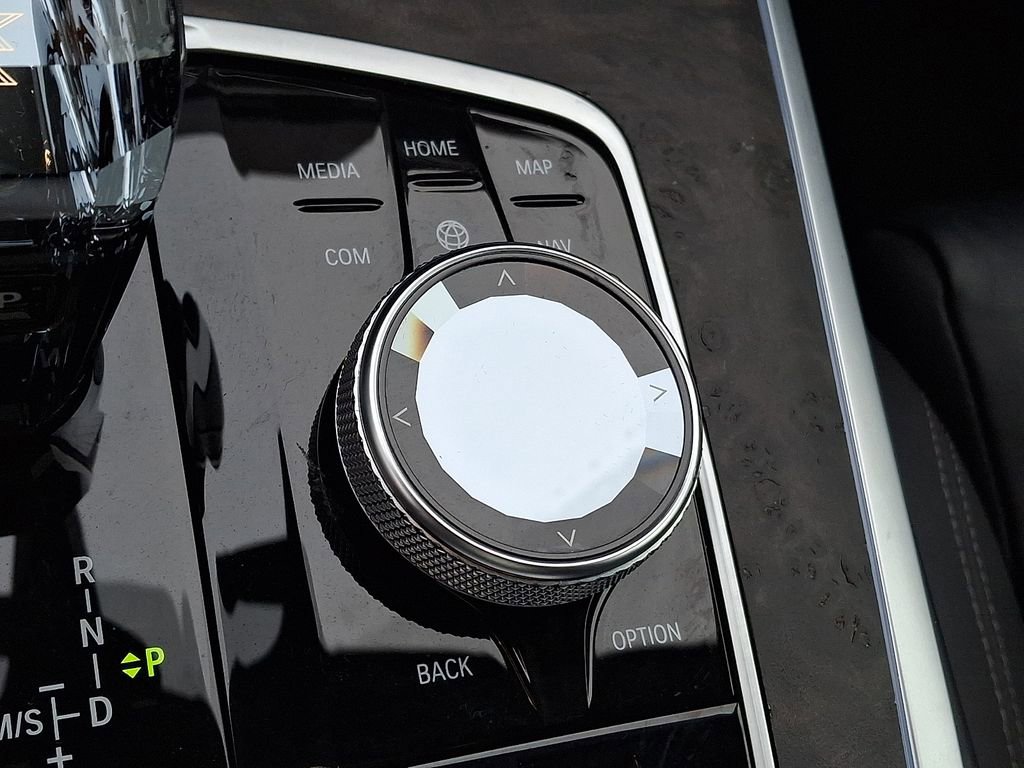 Certified 2022 BMW X7 xDrive40i w/ Executive Package image 24