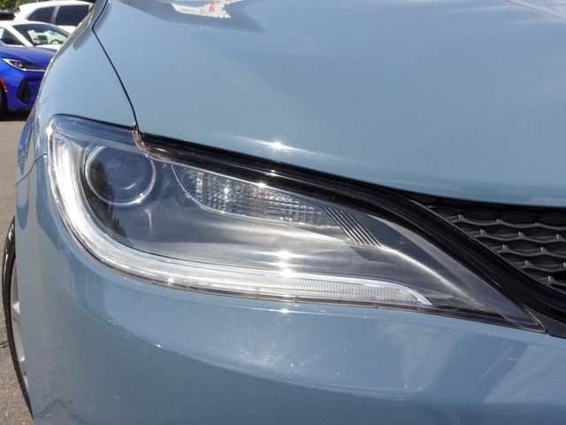 Used 2015 Chrysler 200 S FWD image 3