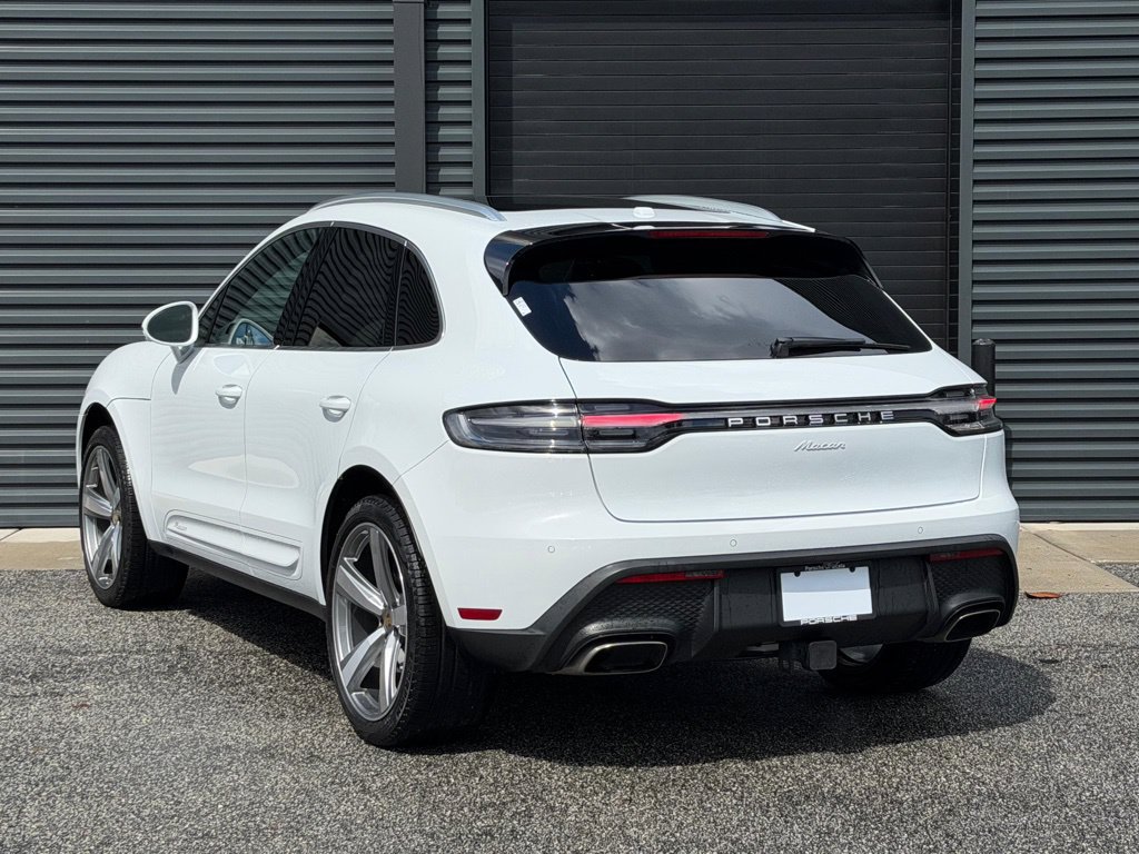 Certified 2026 Porsche Macan AWD/4WD image 3
