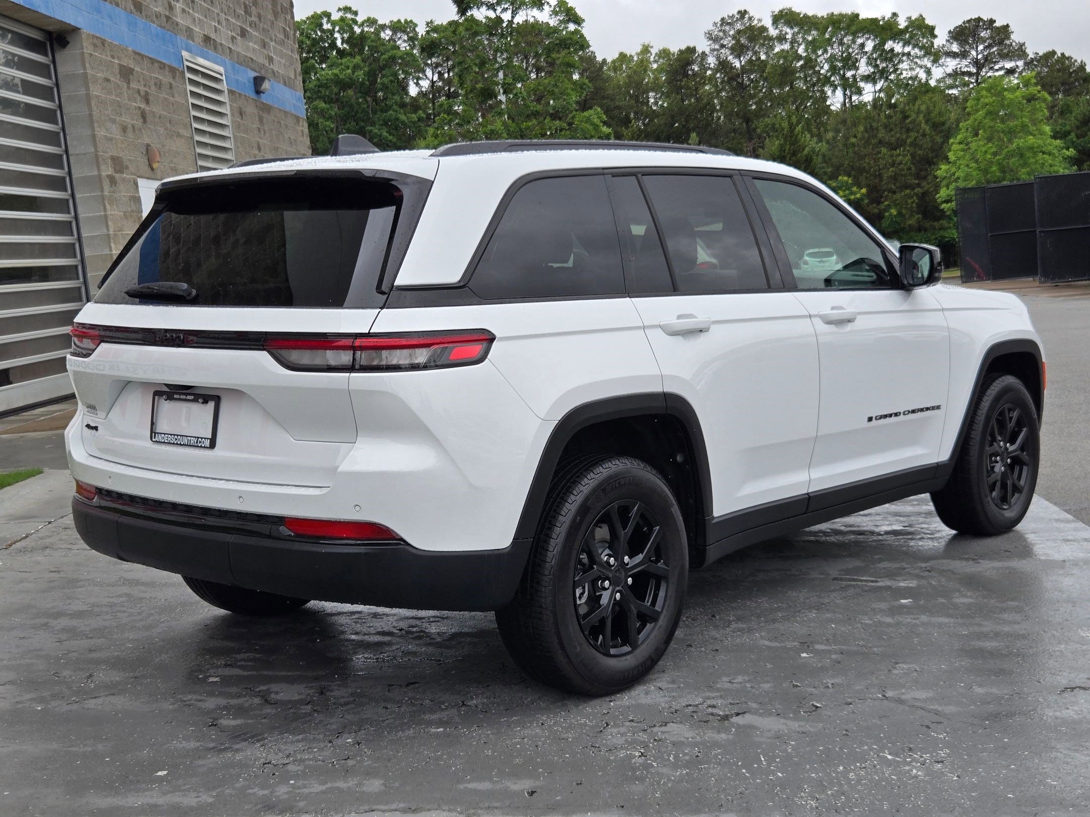 Used 2025 Jeep Grand Cherokee 4WD image 7