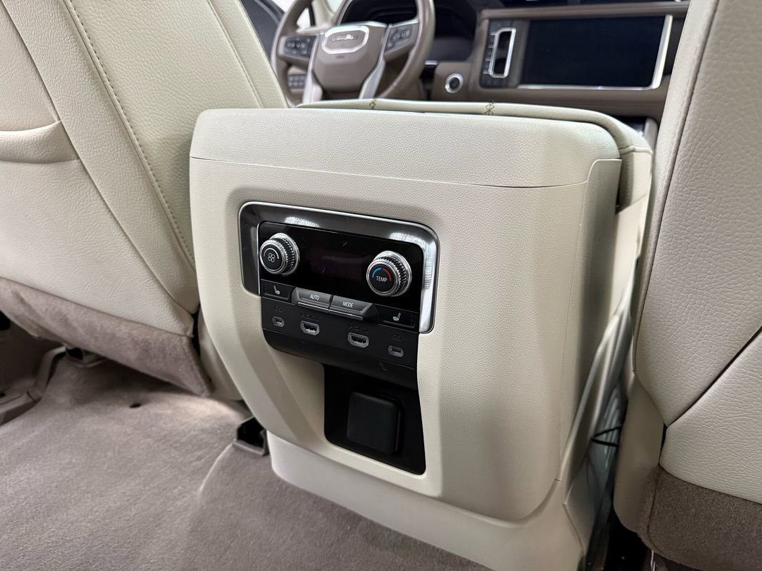 Used 2024 GMC Yukon XL Denali w/ Advanced Technology Package image 28