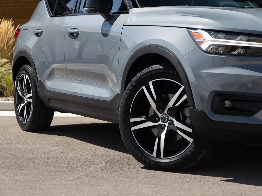 Used 2022 Volvo XC40 T5 R-Design image 8