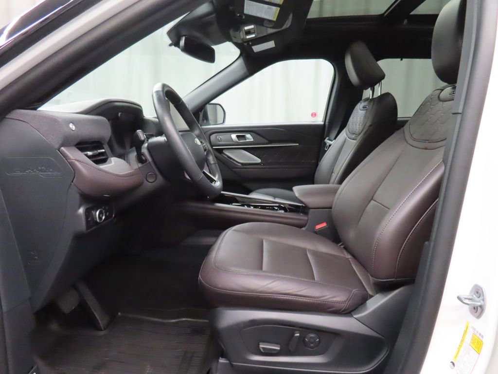Used 2025 Ford Explorer Platinum w/ Ultimate Package image 9