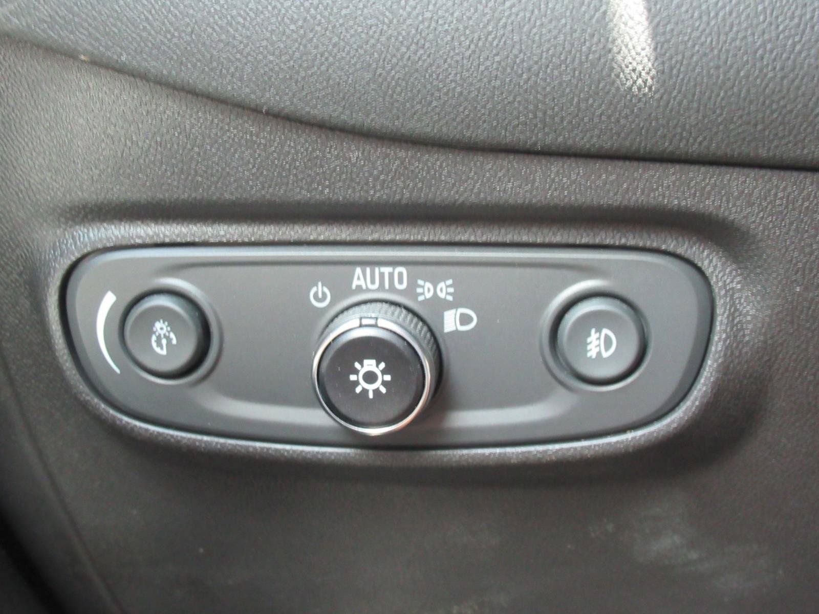 Used 2023 Chevrolet Equinox Premier FWD image 21