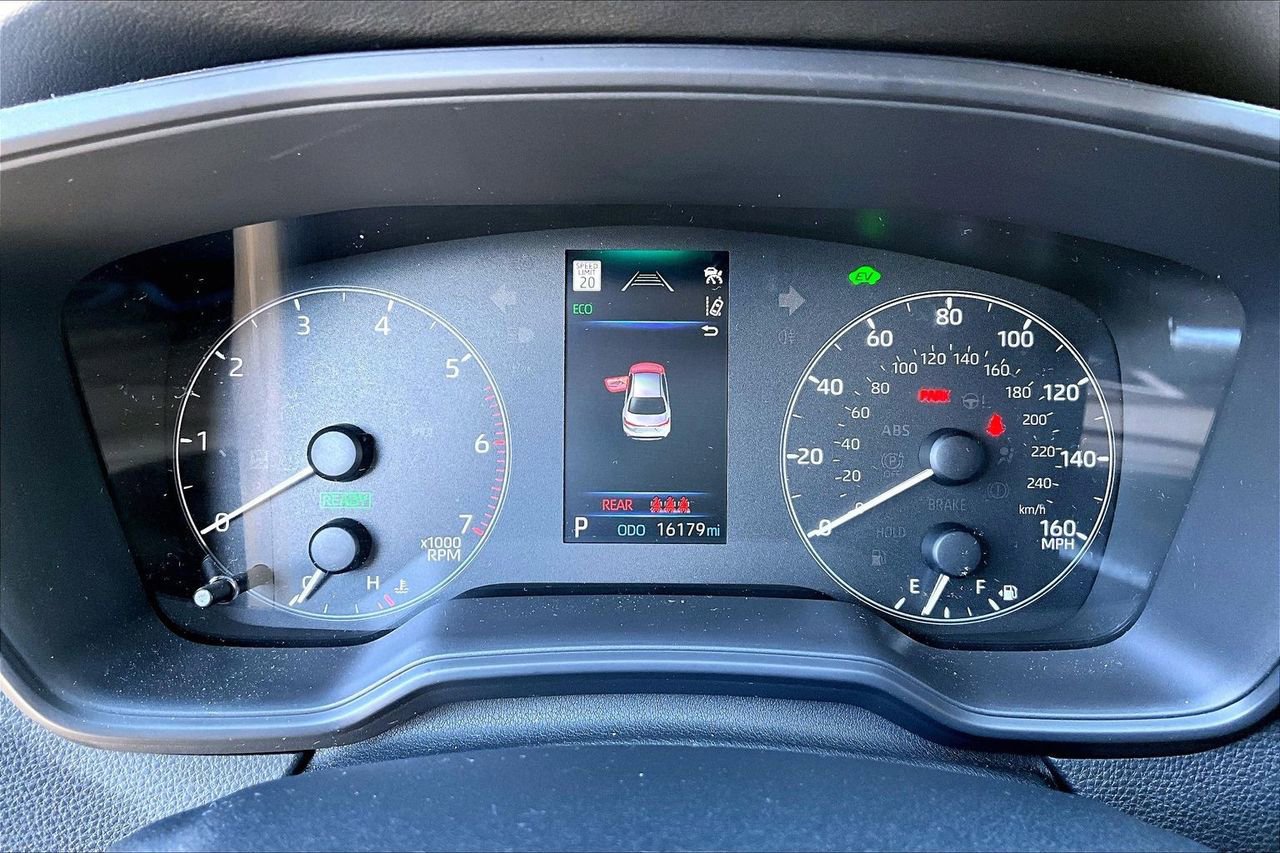 Used 2025 Toyota Corolla LE image 12