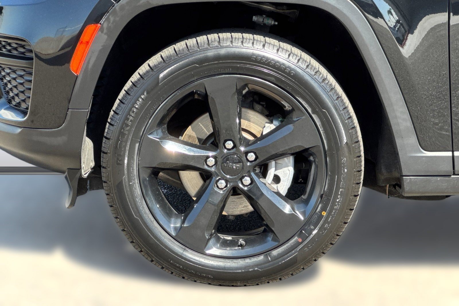 Used 2023 Jeep Grand Cherokee Altitude AWD/4WD image 11