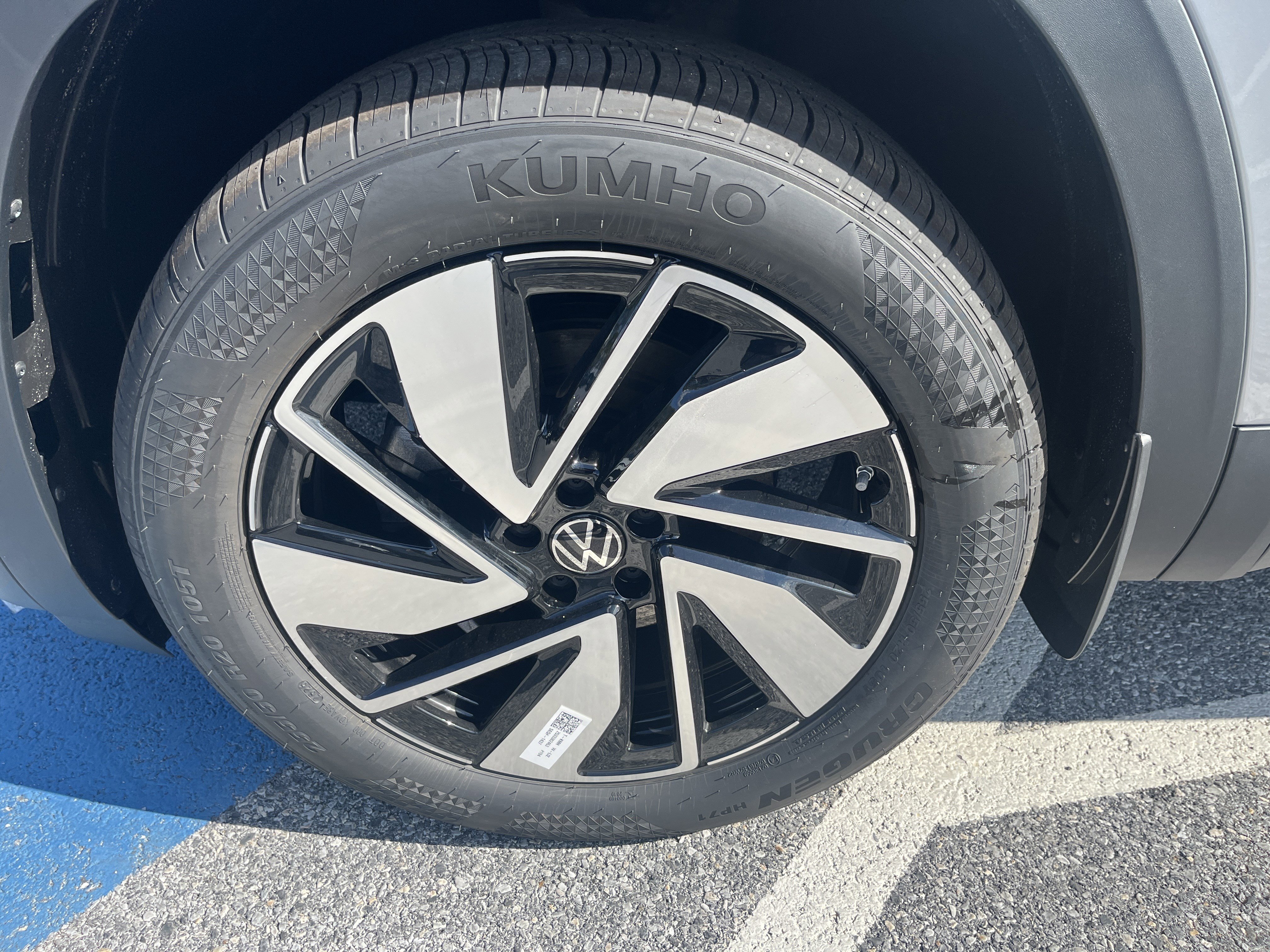 New 2026 Volkswagen Atlas SE image 9