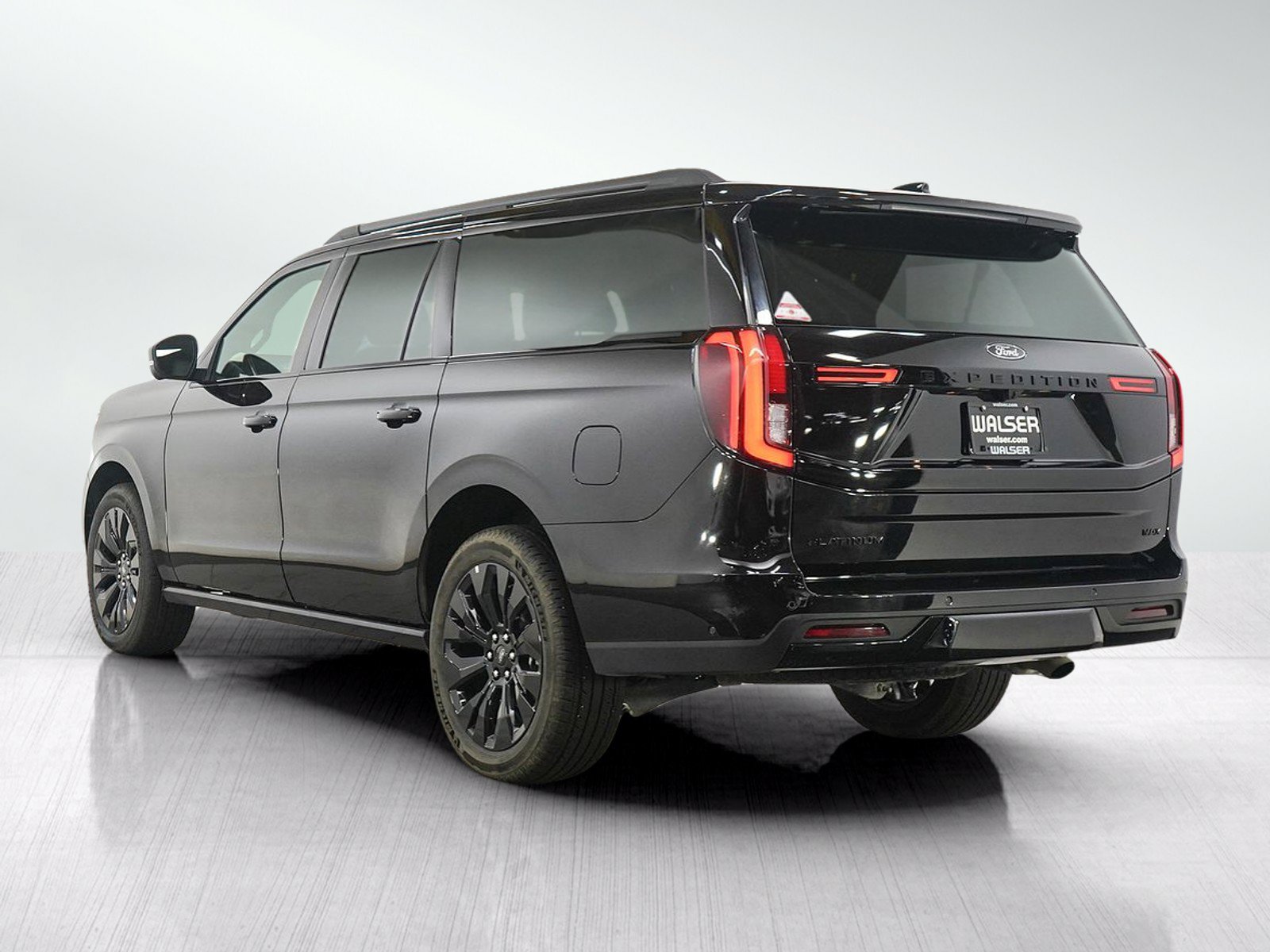 Used 2025 Ford Expedition Max Platinum w/ Stealth Appearance Package AWD/4WD image 4