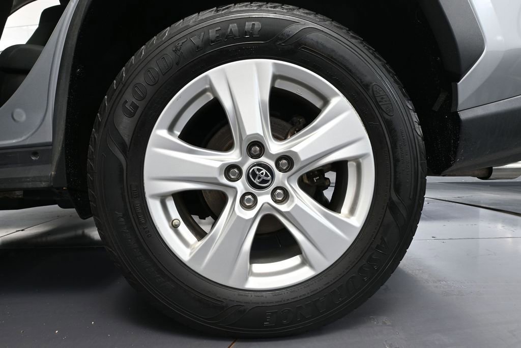 Used 2019 Toyota RAV4 LE w/ Carpet Mat Package AWD/4WD image 12