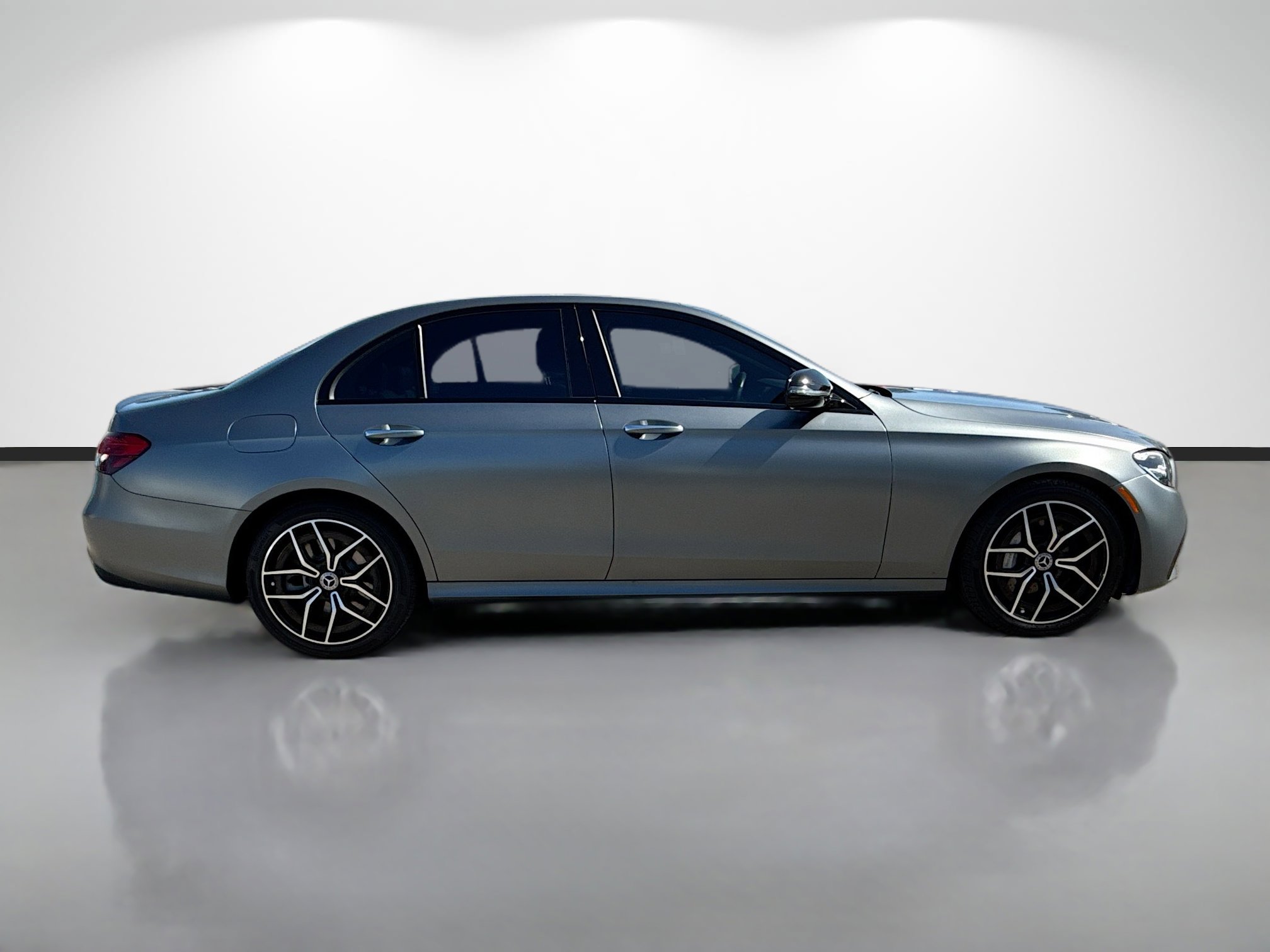 Used 2023 Mercedes-Benz E 450 4MATIC Sedan image 2