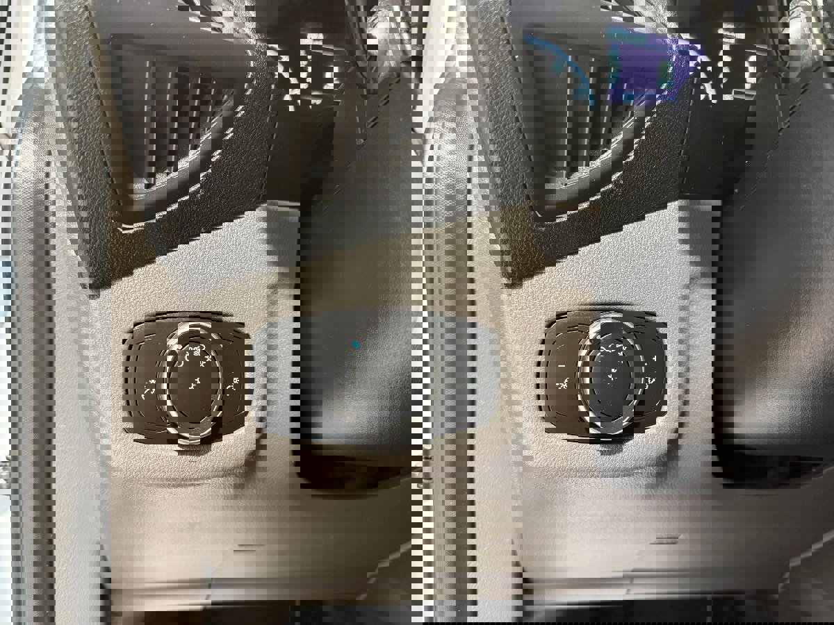 Used 2020 Ford Transit Connect XL image 14