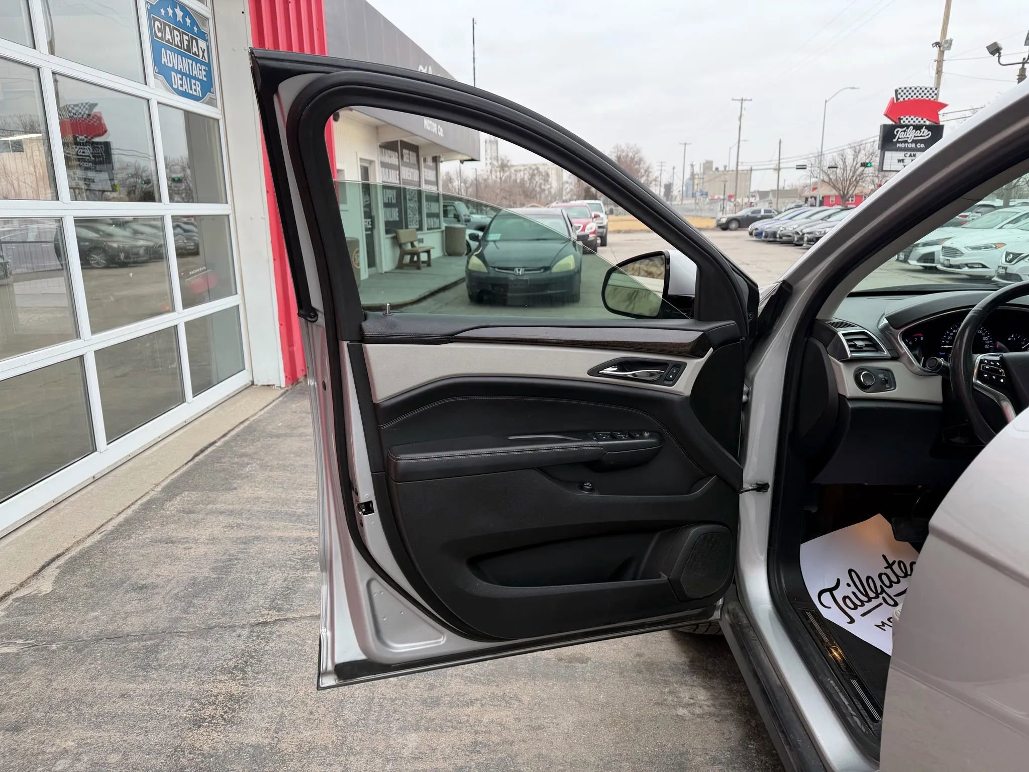 Used 2013 Cadillac SRX Luxury w/ Driver Awareness Package FWD image 9