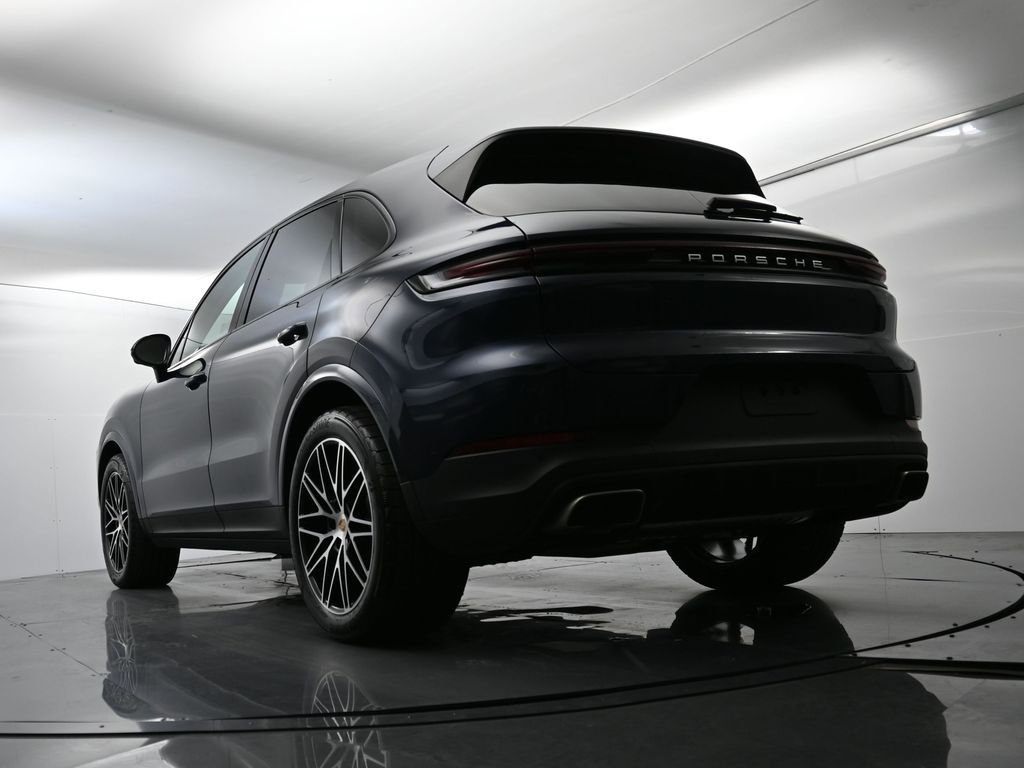 Used 2025 Porsche Cayenne image 48