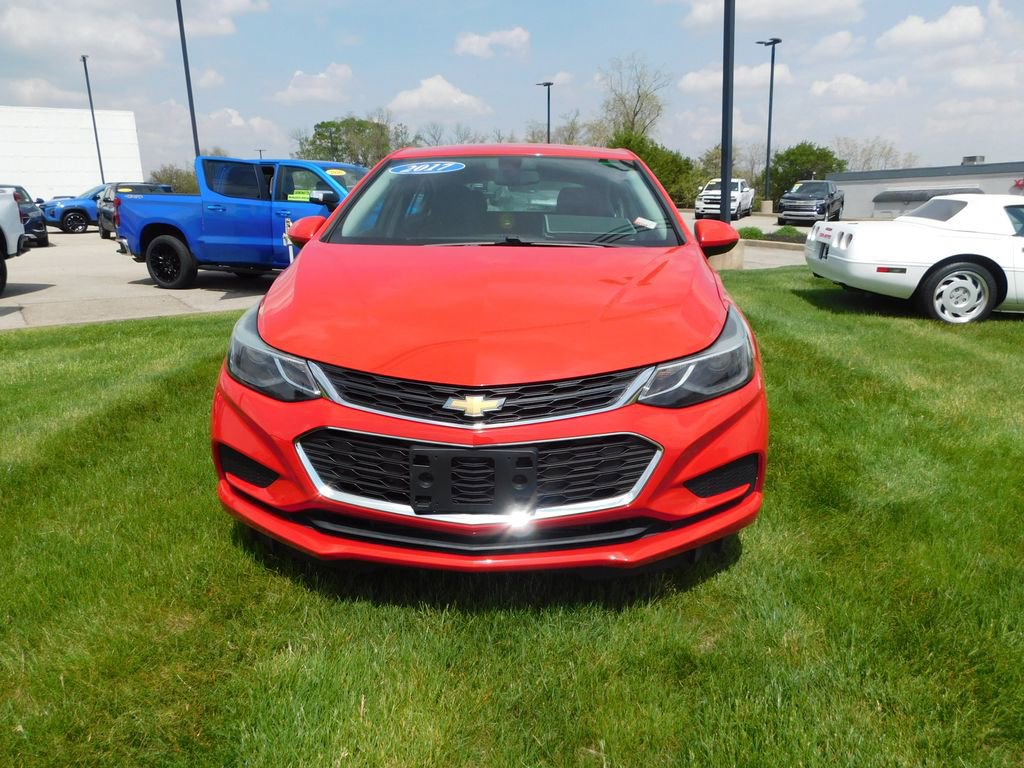 Used 2017 Chevrolet Cruze LT w/ Convenience Package FWD image 8