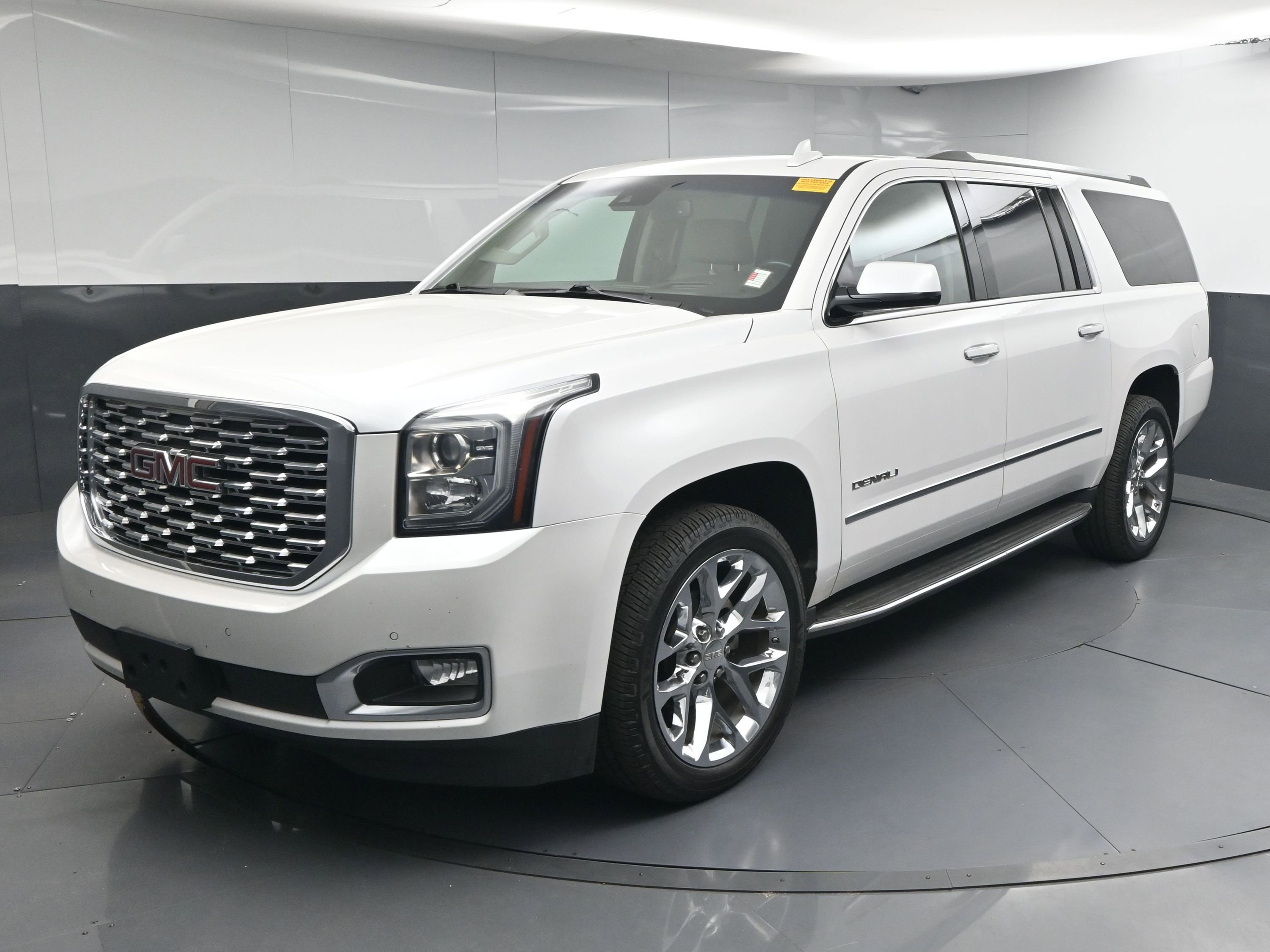 Used 2018 GMC Yukon XL Denali w/ Open Road Package AWD/4WD image 4