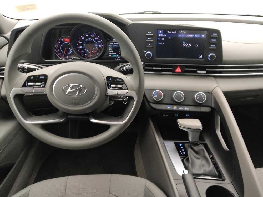 Used 2023 Hyundai Elantra SE FWD image 22