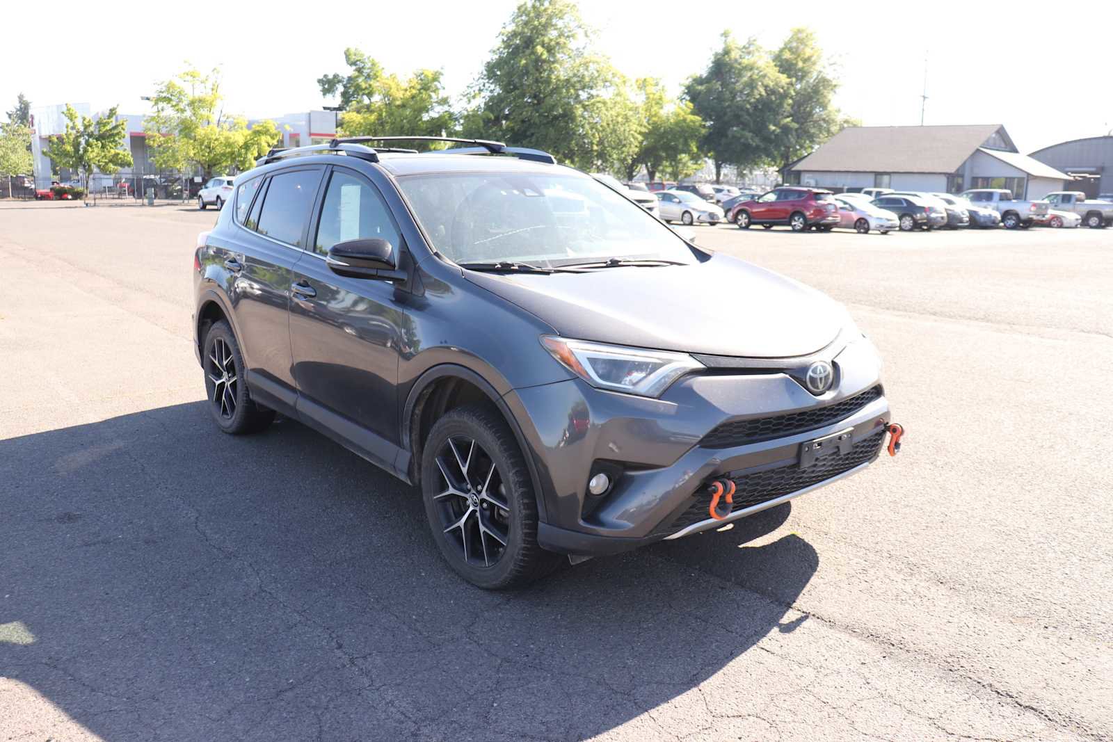Used 2018 Toyota RAV4 SE w/ Power Extra Value Package AWD/4WD image 3