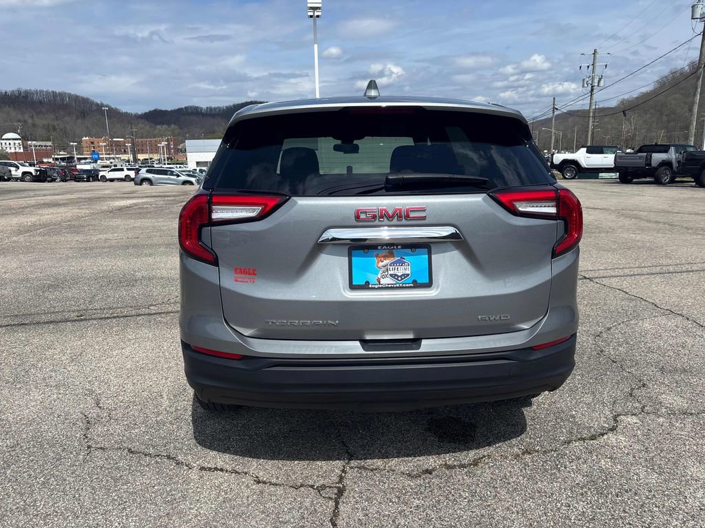 Used 2024 GMC Terrain SLE AWD/4WD image 4