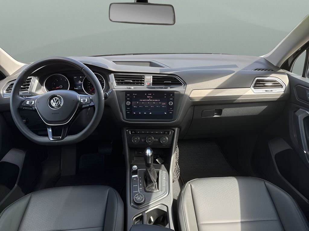 Used 2020 Volkswagen Tiguan SE w/ Panoramic Sunroof Package image 22
