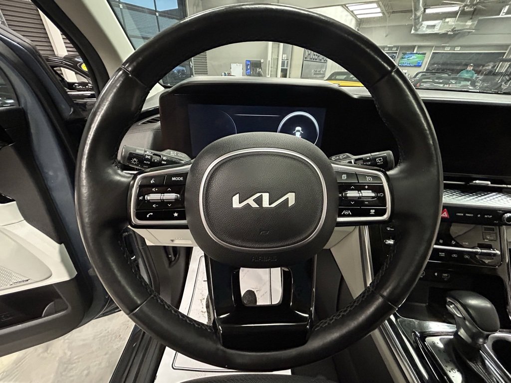 Used 2022 Kia Carnival SX Prestige image 12