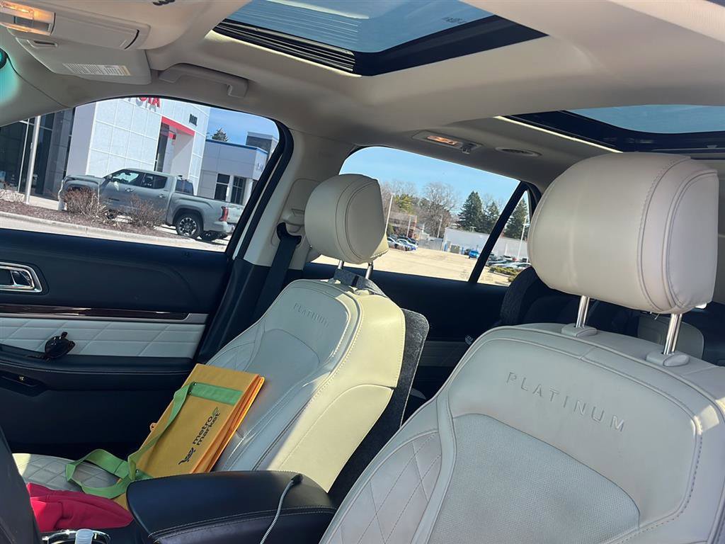 Used 2017 Ford Explorer Platinum image 10