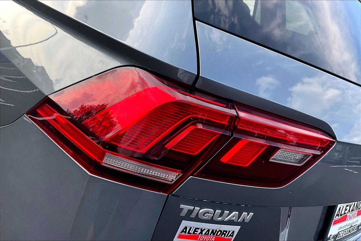 Used 2019 Volkswagen Tiguan S w/ 3rd Row Seat Package AWD/4WD image 28