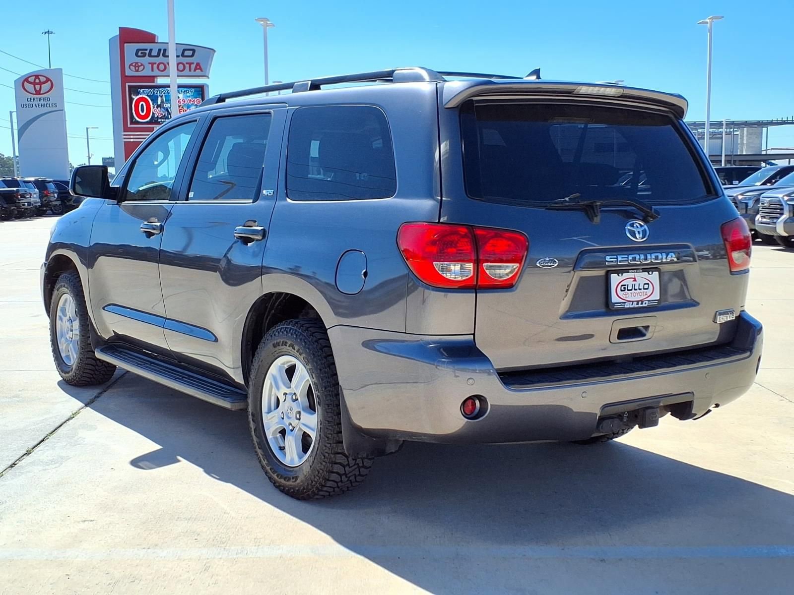 Used 2016 Toyota Sequoia SR5 w/ Premium Package image 2