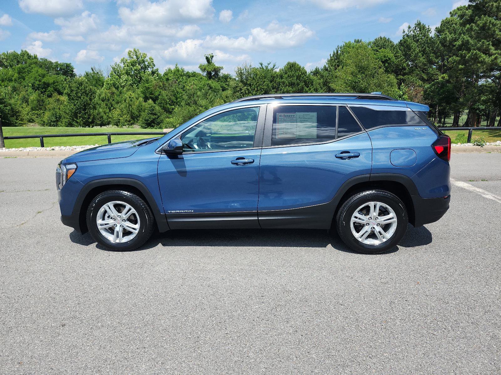 Certified 2024 GMC Terrain SLE w/ Driver Convenience Package FWD image 2