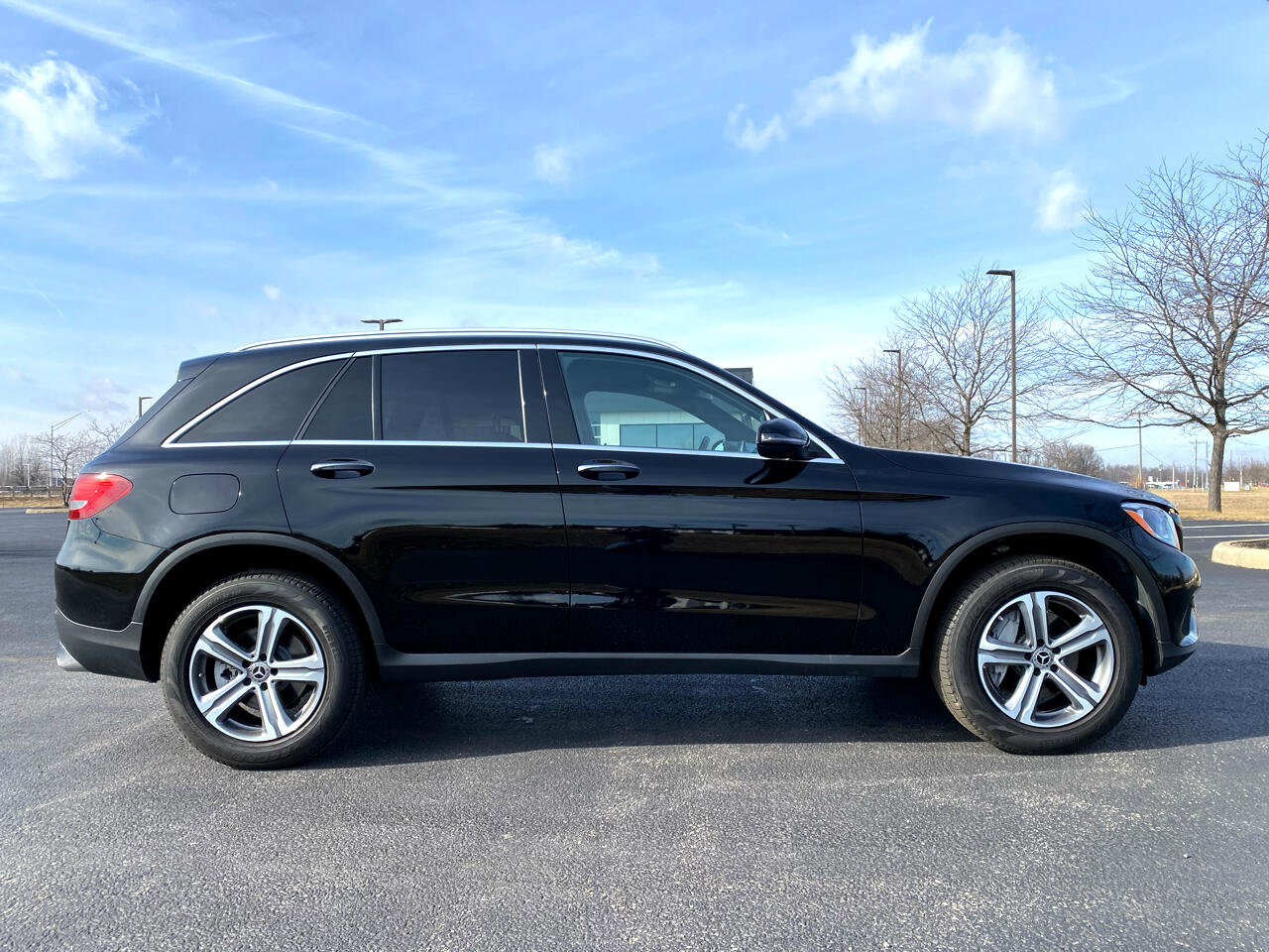 Used 2019 Mercedes-Benz GLC 300 4MATIC w/ Premium Package image 4