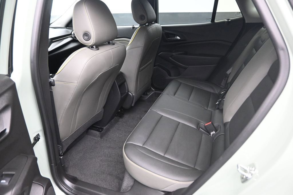 Used 2025 Chevrolet Trax ACTIV w/ Sunroof Package FWD image 14