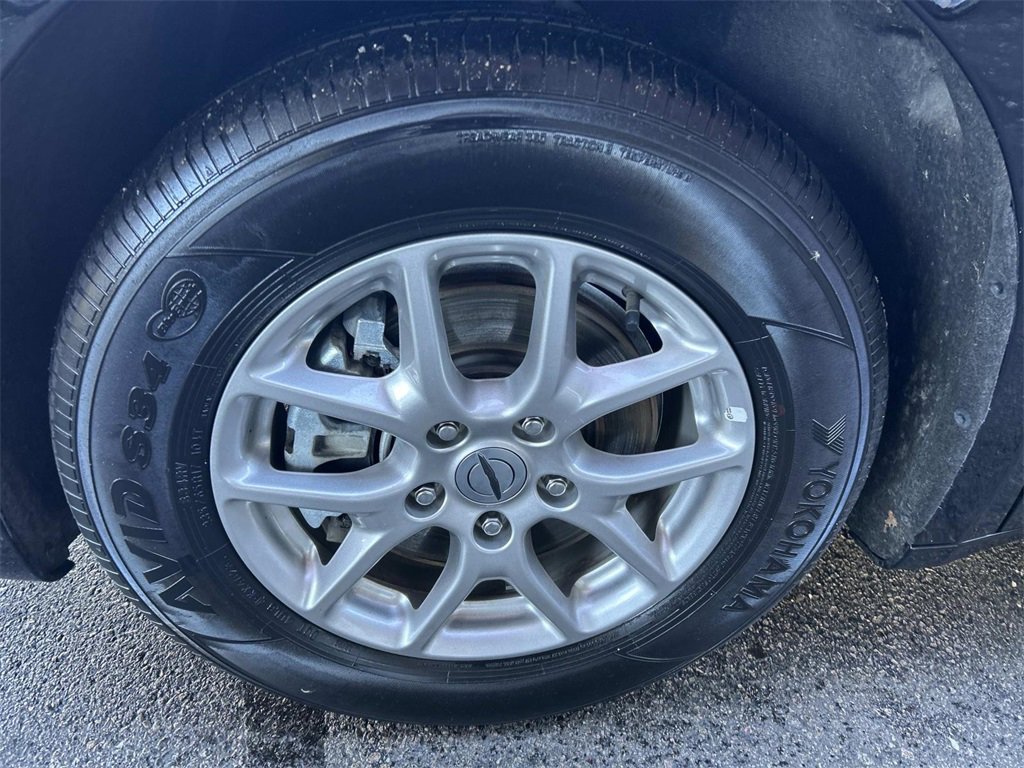 Used 2024 Chrysler Pacifica Touring-L image 9