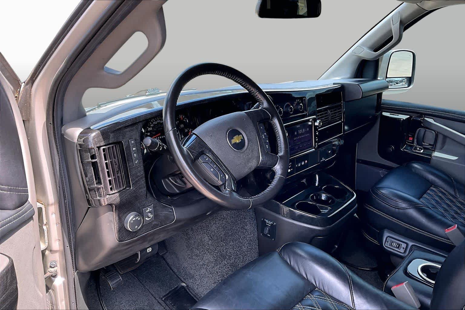 Used 2022 Chevrolet Express 2500 w/ Enhanced Convenience Package RWD image 16