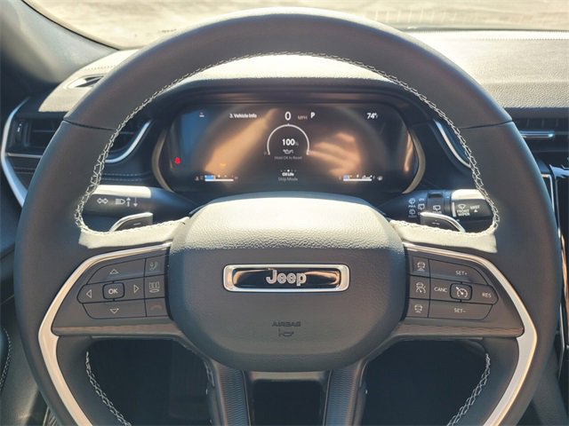 Used 2025 Jeep Grand Cherokee Altitude image 22