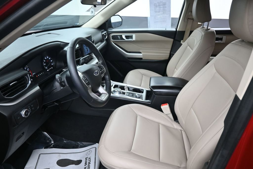 Used 2022 Ford Explorer XLT w/ Equipment Group 202A AWD/4WD image 24