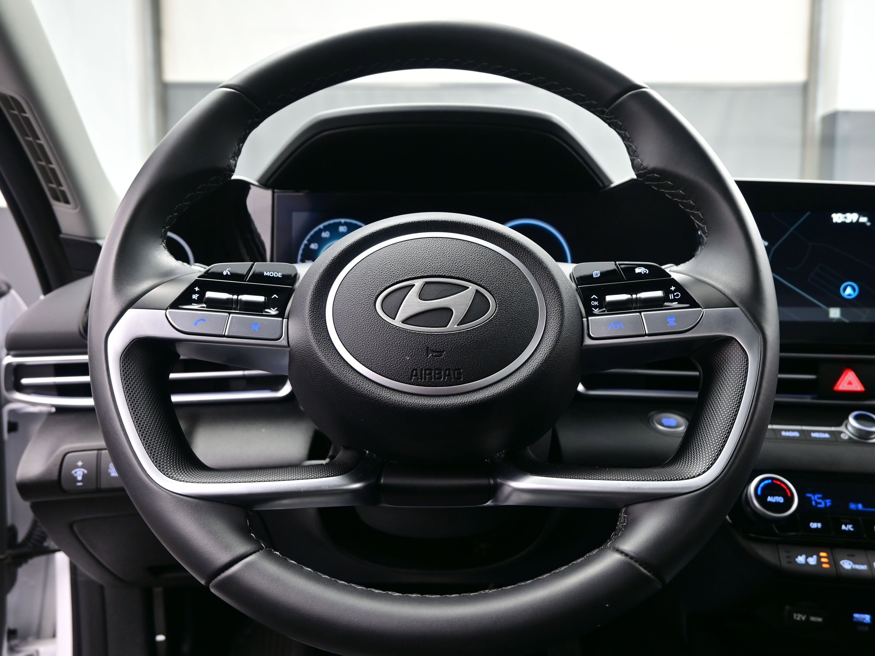 Certified 2025 Hyundai Elantra Limited image 24