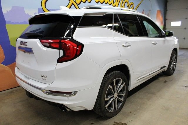 Certified 2020 GMC Terrain Denali w/ Denali Premium Package FWD image 4