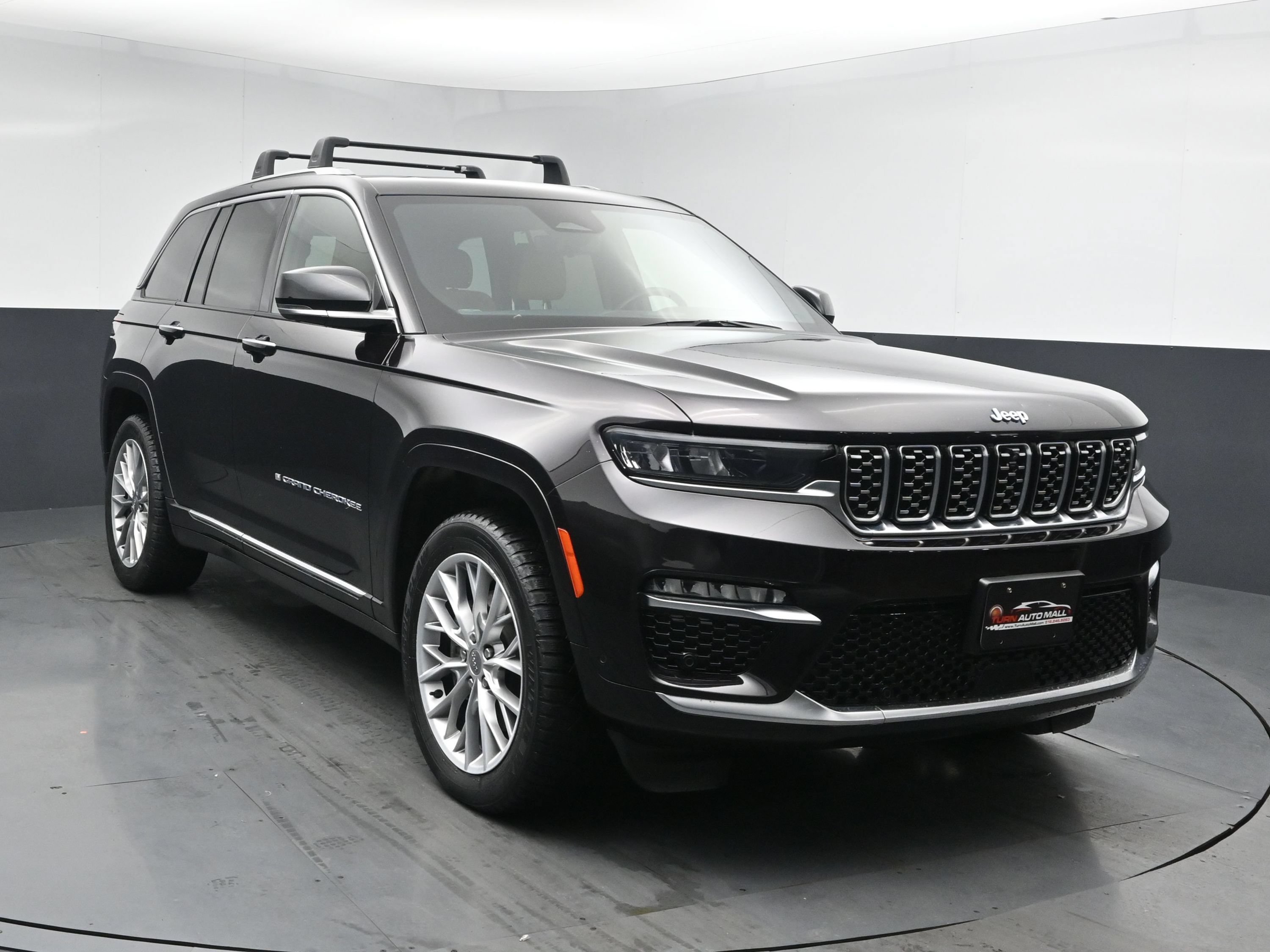 Used 2022 Jeep Grand Cherokee Summit w/ Advanced Protech Group IV AWD/4WD image 2