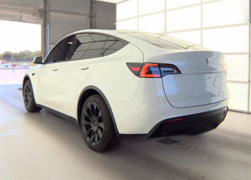 Used 2024 Tesla Model Y Long Range AWD/4WD image 2
