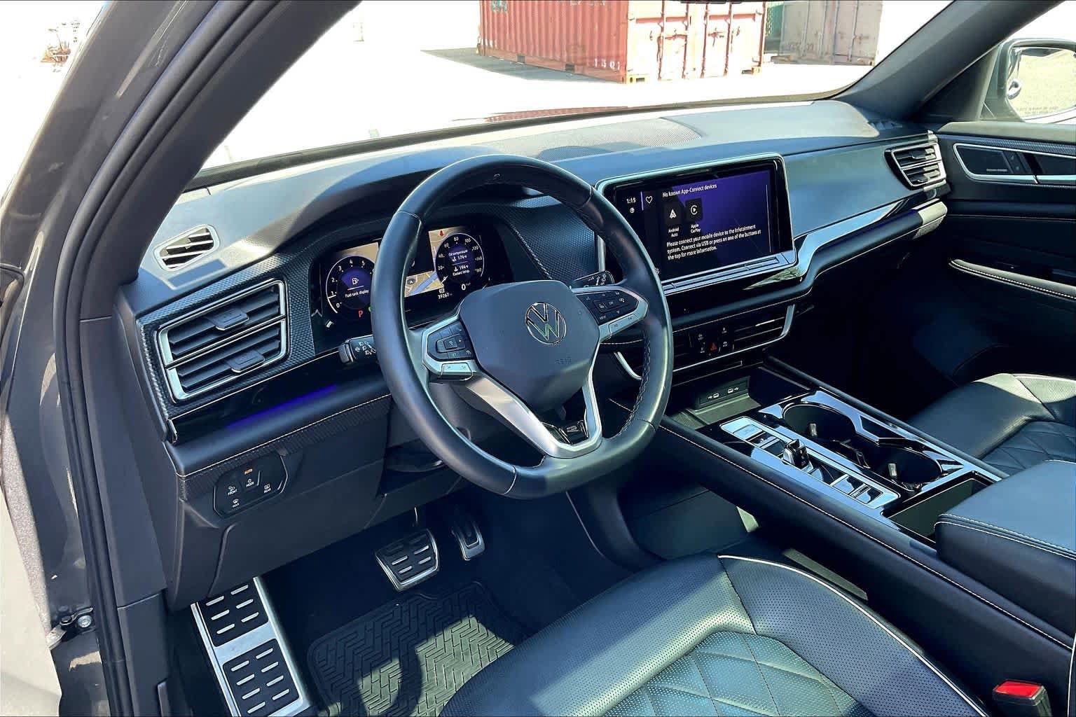 Used 2024 Volkswagen Atlas Cross Sport SEL Premium R-Line image 17