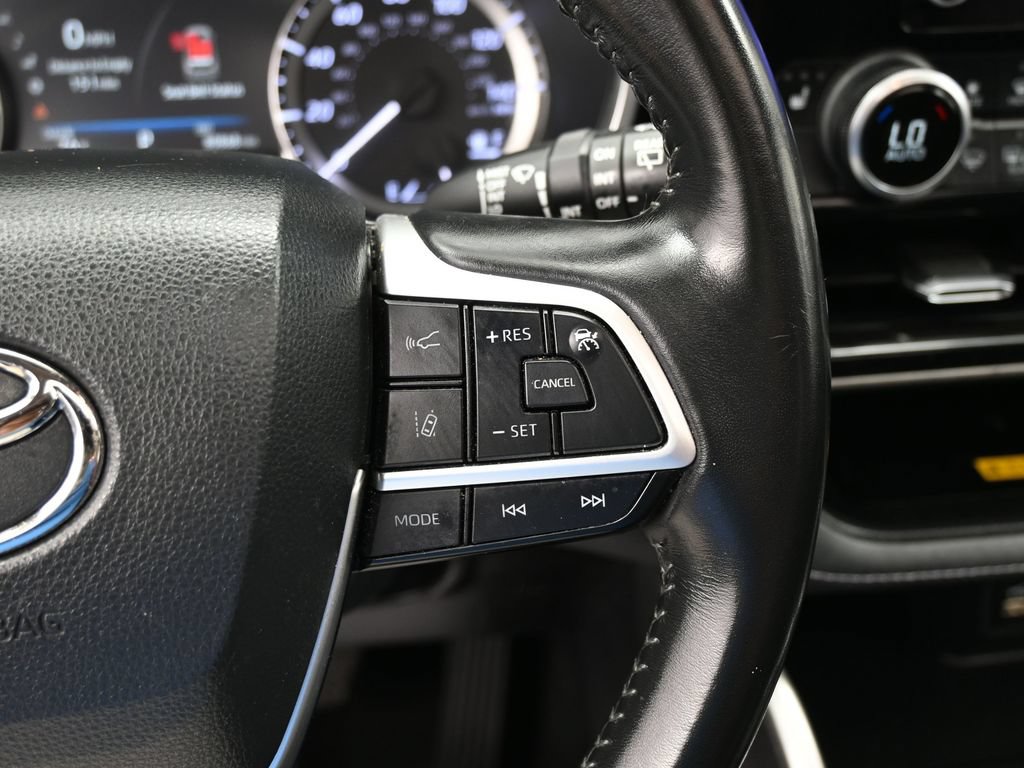 Used 2023 Toyota Highlander XLE AWD/4WD image 21